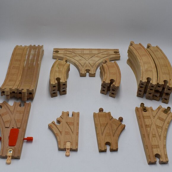 Lot of 25 Wooden Tracks Mechanical Switch Ascendent Curved Thomas & Friends Used - Picture 3 of 9